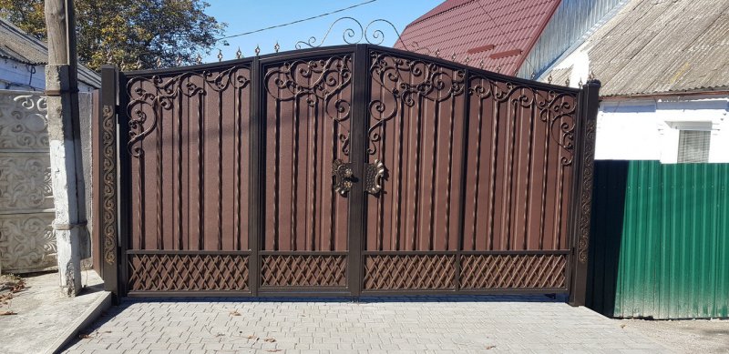 Ворота с элементами холодной ковки ВК купить от руб. в Москве